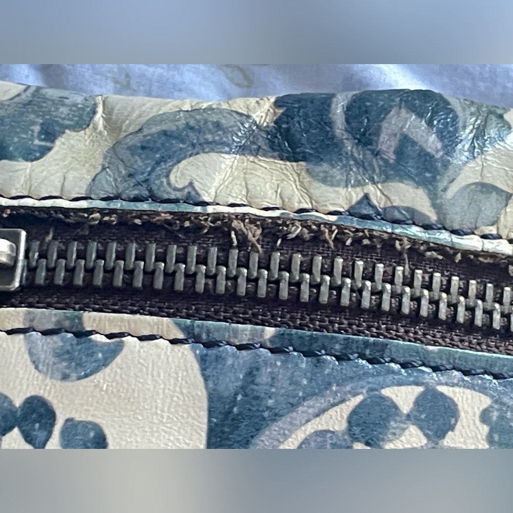 Patricia Nash Blue and White Floral Crossbody Bag - Picture 7 of 7